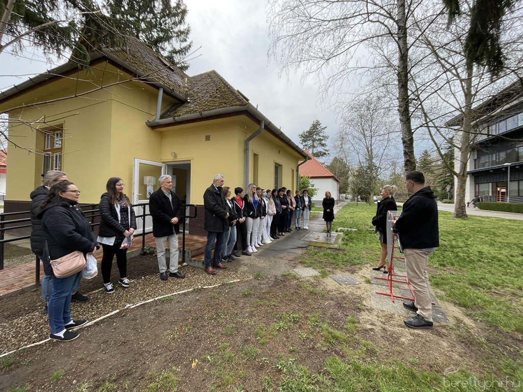 Kupakgyűjtő szívet avattak 03